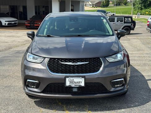Used 2023 Chrysler Pacifica Touring-L FWD image 11