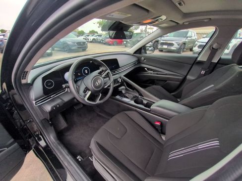 Used 2025 Hyundai Elantra SEL FWD image 15