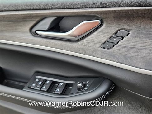 New 2025 Jeep Grand Cherokee Limited w/ Trailer Tow Package image 30