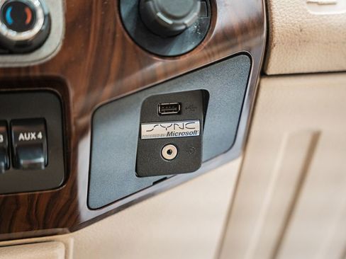 Used 2011 Ford F250 Lariat w/ Chrome Pkg image 28