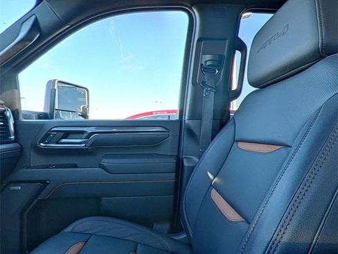 Used 2024 GMC Sierra 2500 AT4 w/ AT4 Premium Plus Package image 25