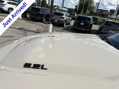 Used 2026 Chevrolet Silverado 1500 High Country w/ Technology Package AWD/4WD image 12
