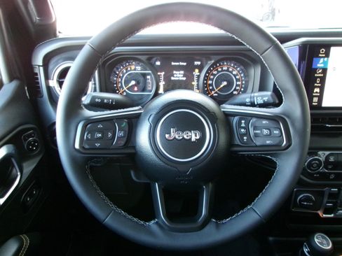 New 2025 Jeep Gladiator Sport w/ Premium Package image 9