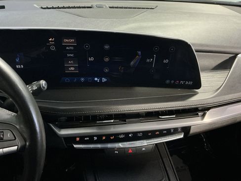 Used 2024 Cadillac XT4 Premium Luxury image 21