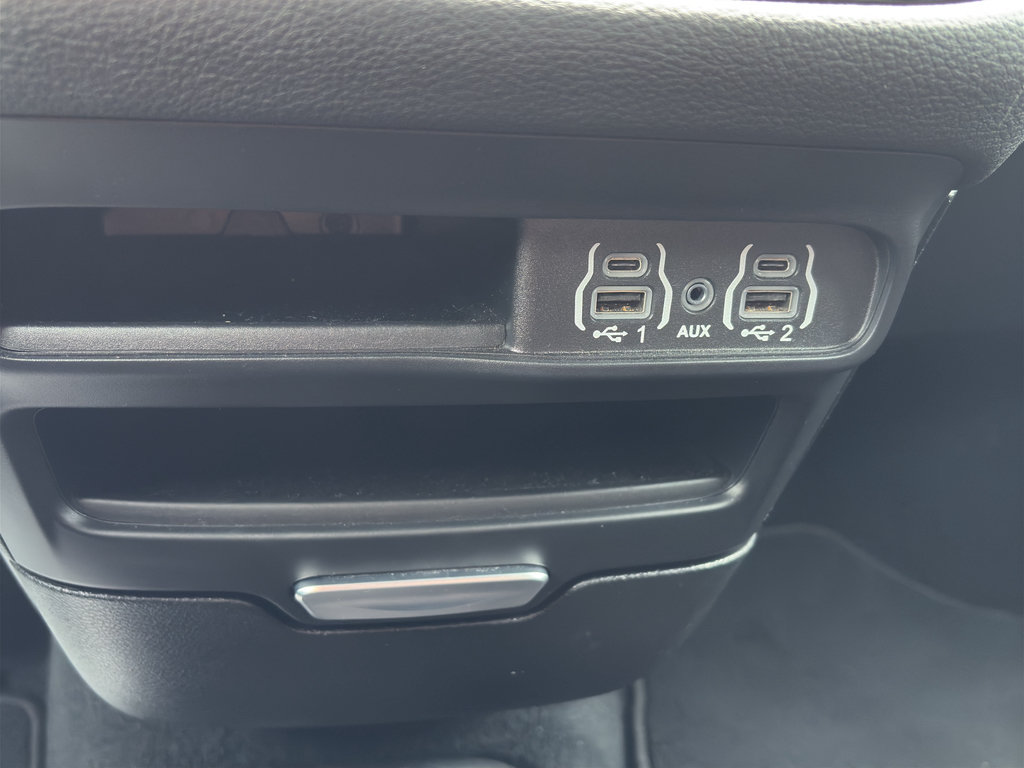 Used 2024 Chrysler Pacifica Touring FWD image 24