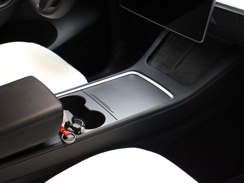 Used 2023 Tesla Model Y Long Range image 13