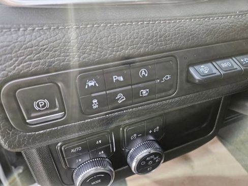 Used 2022 GMC Yukon Denali image 24