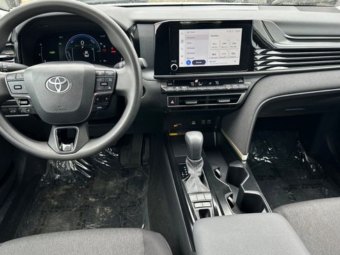 Used 2025 Toyota Camry LE FWD image 11