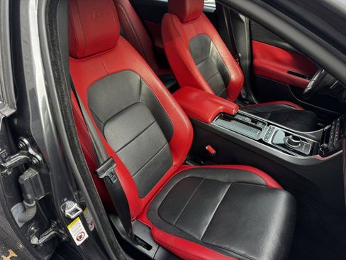 Used 2018 Jaguar XE S image 31