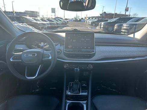 Used 2022 Jeep Compass Latitude image 13