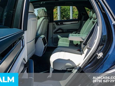 Used 2023 Porsche Cayenne AWD/4WD image 20
