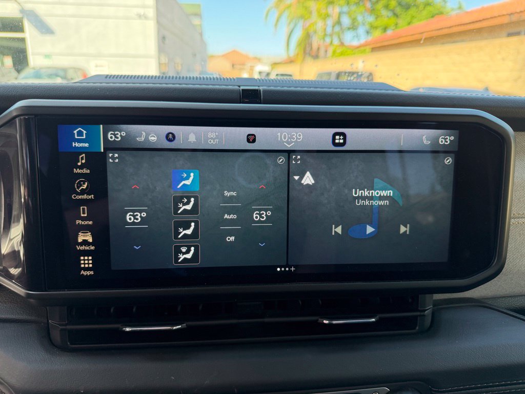 Used 2024 Jeep Wrangler Unlimited Sahara AWD/4WD image 24