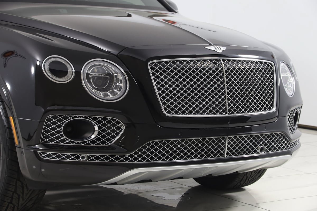 Used 2018 Bentley Bentayga AWD/4WD image 53