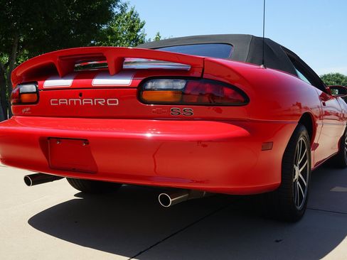Used 2002 Chevrolet Camaro Z28 w/ SS Performance/Appearance Pkg RWD image 15