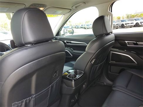 Certified 2022 Kia Telluride LX image 10