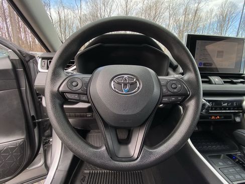 Used 2025 Toyota RAV4 XLE w/ Convenience Package image 29
