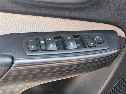 Used 2016 Jeep Cherokee Sport FWD image 13