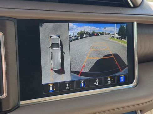 Used 2022 GMC Yukon XL Denali w/ Denali Ultimate Package image 11