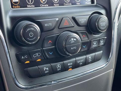 Used 2018 Jeep Grand Cherokee Limited image 33