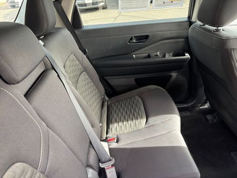 Used 2025 Nissan Pathfinder SV image 39