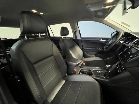 Used 2020 Volkswagen Tiguan SE FWD image 9
