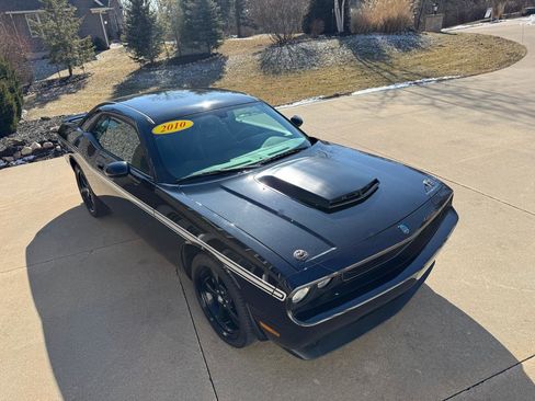 Used 2010 Dodge Challenger R/T w/ Mopar 10 Pkg image 21