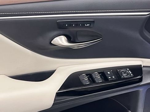 Certified 2024 Lexus ES 300h w/ Premium Package FWD image 10