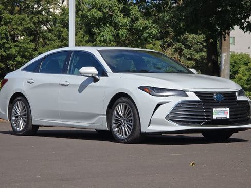 Used 2022 Toyota Avalon Limited w/ Advanced Safety Package FWD image 9