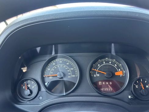 Used 2014 Jeep Compass Sport w/ Power Value Group FWD image 3