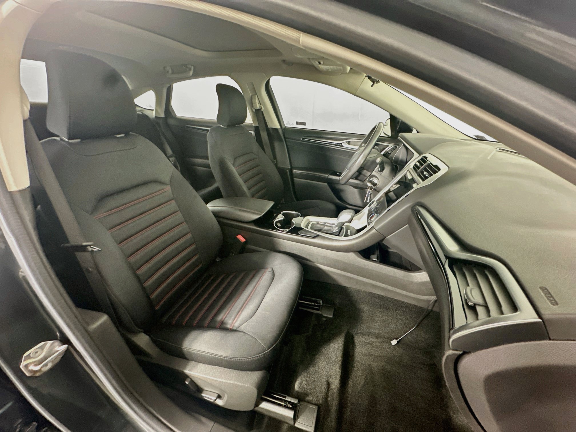 Used 2015 Ford Fusion SE w/ Equipment Group 201A FWD image 28