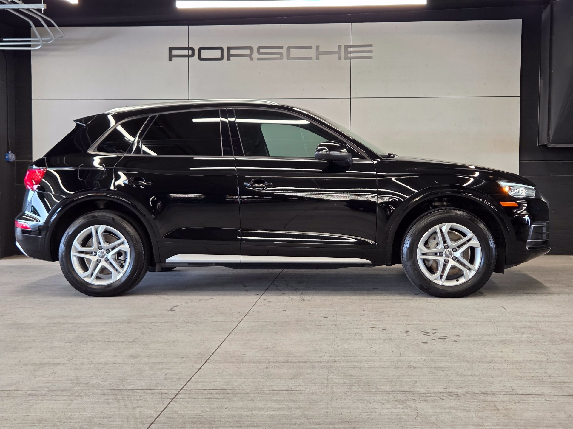 Used 2018 Audi Q5 2.0T Premium AWD/4WD image 29