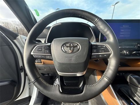 Used 2023 Toyota Highlander Platinum image 14