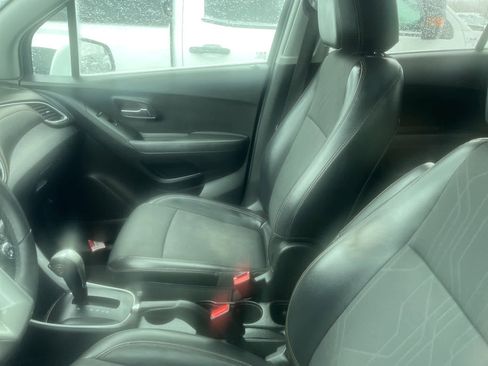 Used 2017 Chevrolet Trax LT w/ LT Convenience Package image 21