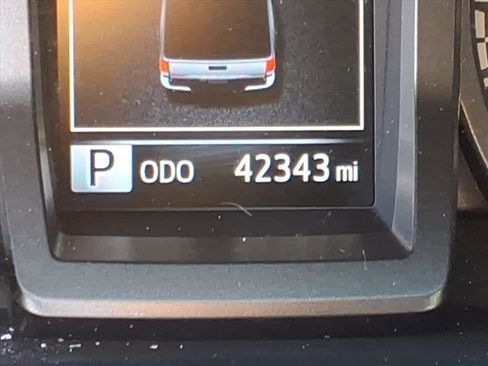 Used 2022 Toyota Tacoma TRD Off-Road image 17