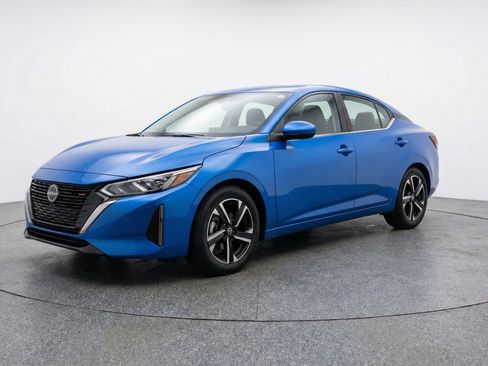 Used 2025 Nissan Sentra SV image 3