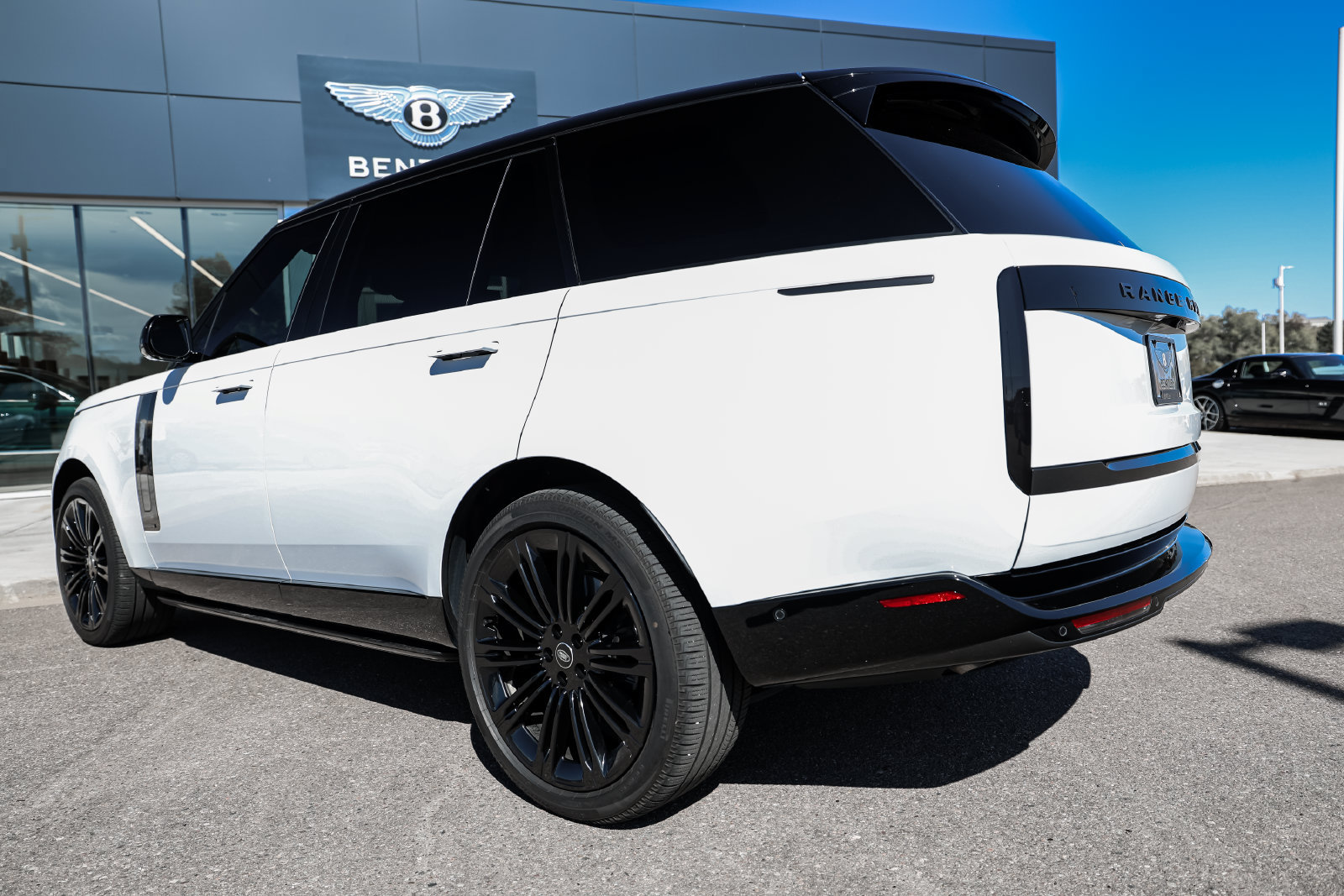 Used 2025 Land Rover Range Rover Long Wheelbase Autobiography AWD/4WD image 9