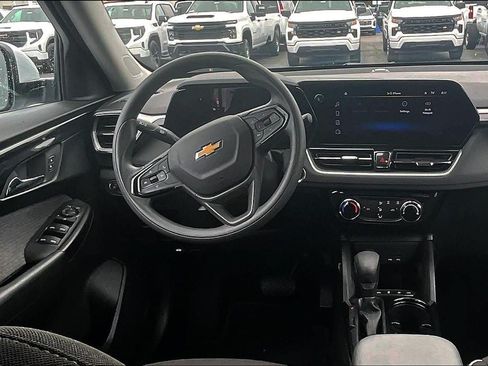 Used 2025 Chevrolet TrailBlazer LT AWD/4WD image 5