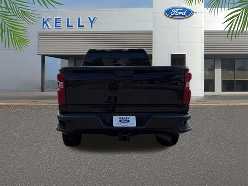Used 2022 Chevrolet Silverado 2500 Custom w/ Custom Value Package AWD/4WD image 4