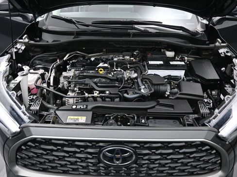 Certified 2025 Toyota Corolla Cross XLE AWD/4WD image 33