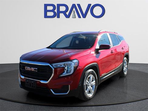 Used 2023 GMC Terrain SLE image 1