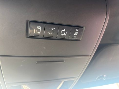 Used 2018 Dodge Grand Caravan SXT FWD image 19