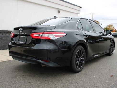 Used 2020 Toyota Camry LE image 6