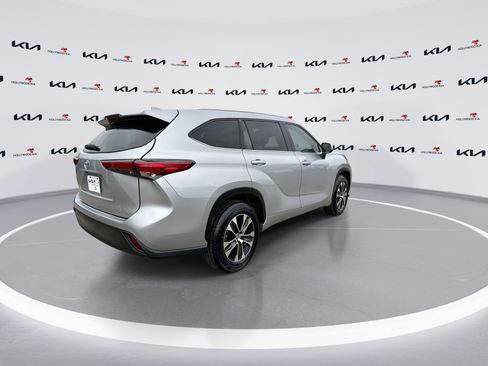 Used 2020 Toyota Highlander XLE image 8