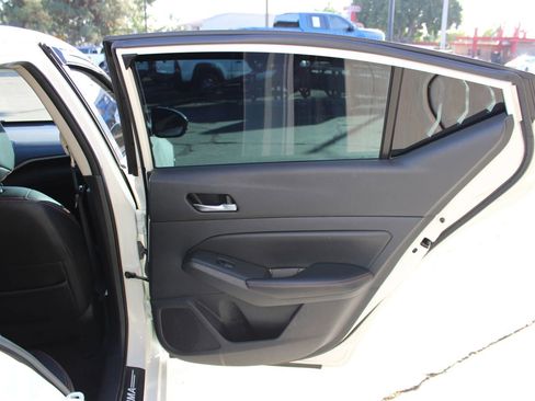 Used 2022 Nissan Altima 2.5 SR w/ Midnight Edition Package image 16