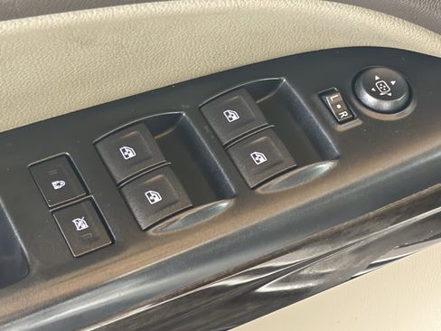 Used 2015 GMC Canyon SLT image 28