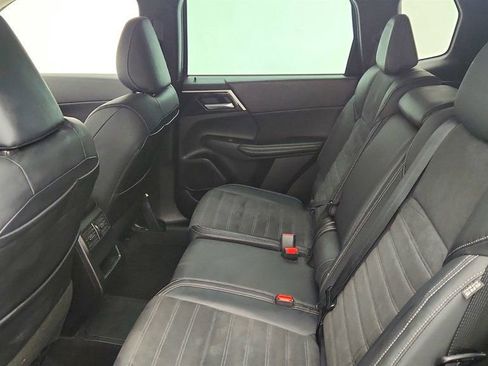 Used 2023 Mitsubishi Outlander SE image 21