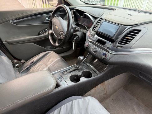 Used 2014 Chevrolet Impala LT w/ Convenience Package image 19