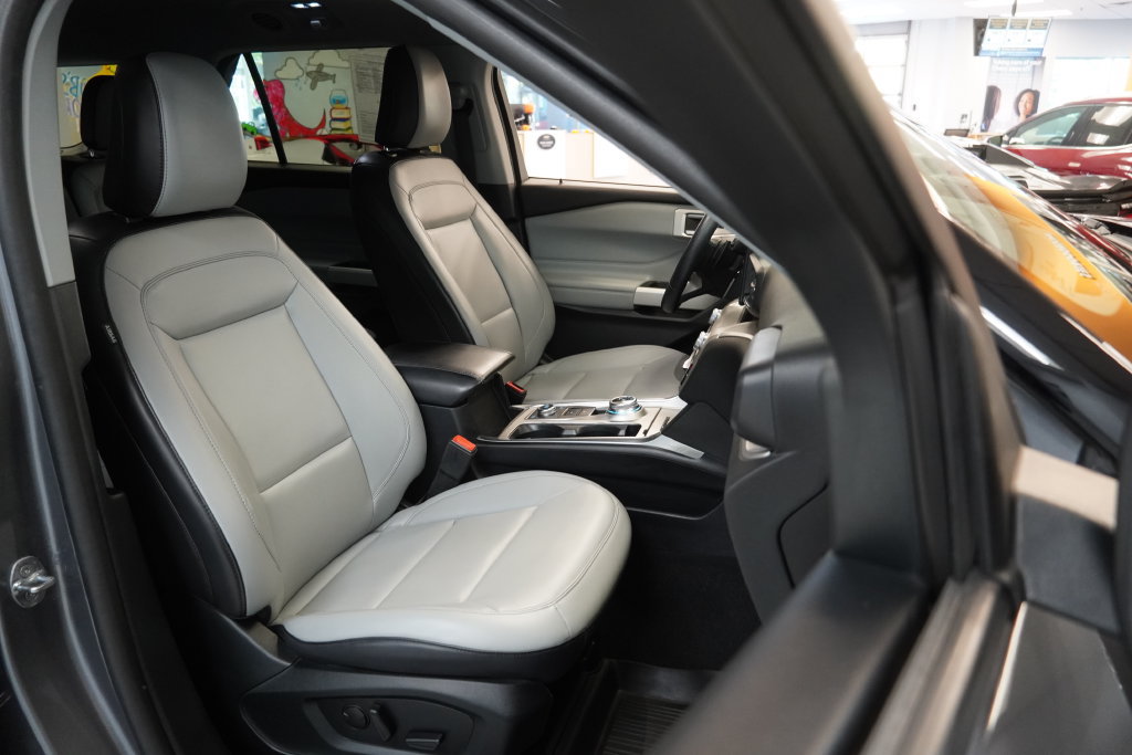 Used 2021 Ford Explorer XLT w/ Equipment Group 202A AWD/4WD image 34