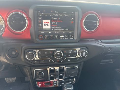 Used 2022 Jeep Gladiator Rubicon w/ LED Lighting Group AWD/4WD image 13