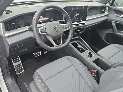 New 2026 Volkswagen Tiguan SE R-Line AWD/4WD image 12
